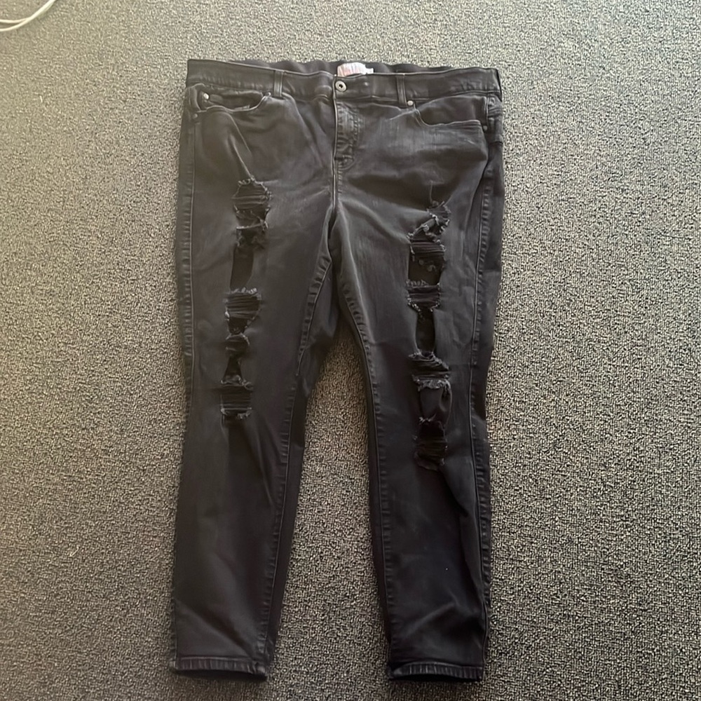 Plus size black Torrid distressed bombshell skinny jeans